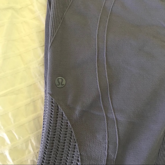 Lululemon crops - Picture 3 of 3